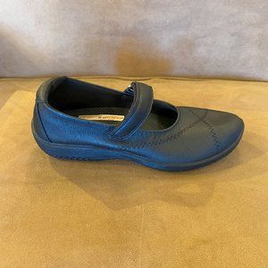 Arcopedico - L18 Black - Multiple Sizes (NEW W/ BOX)